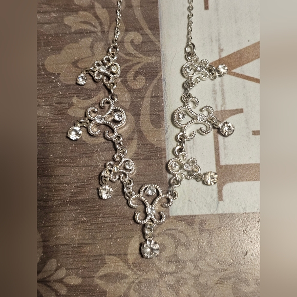 Vintage Avon Silver Tone Jewelry Set - Picture 2 of 8